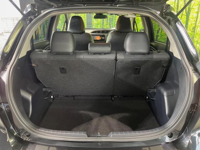ヴィッツ Ｆ　アミー　純正ナビ　バックカメラ　衝突軽減装置　禁煙車　ハーフレザーシート　コーナーセンサー　スマートキー　ＬＥＤヘッドライト　ＥＴＣ　オートマチックハイビーム　車線逸脱警報　オートライト　オートエアコン（10枚目）