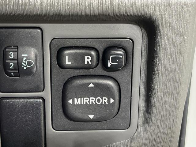 プリウス Ｓ　ＳＤナビ　バックカメラ　禁煙車　ドラレコ　スマートキー　ＥＴＣ　オートライト　オートエアコン　Ｂｌｕｅｔｏｏｔｈ　ＣＤ再生　地デジ　ステアリングスイッチ　フォグライト　プライバシーガラス　盗難防止装置（38枚目）