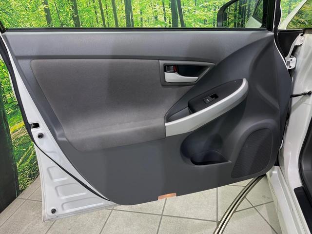 プリウス Ｓ　ＳＤナビ　バックカメラ　禁煙車　ドラレコ　スマートキー　ＥＴＣ　オートライト　オートエアコン　Ｂｌｕｅｔｏｏｔｈ　ＣＤ再生　地デジ　ステアリングスイッチ　フォグライト　プライバシーガラス　盗難防止装置（40枚目）