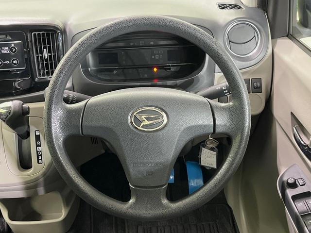 ミライース Ｘ　リミテッドＳＡ　衝突軽減装置　禁煙車　純正１４インチアルミホイール　ＣＤ再生　オーディオ　アイドリングストップ　横滑り防止装置　プライバシーガラス　電動格納ミラー　パワーウィンドウ　盗難防止装置　パワーステアリング（11枚目）
