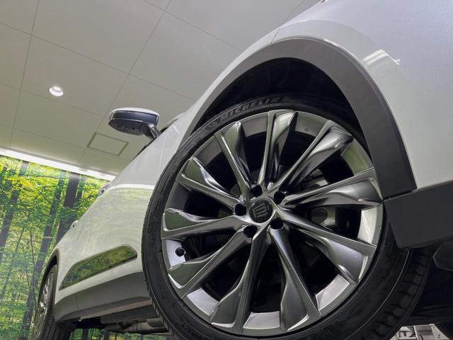 クラウンクロスオーバー Gアドバンスド・レザーパッケージ 4WD 12.3型ナビ 全周囲カメラ 衝突被害軽減装置 AC100V電源 レーダークルーズ 禁煙車 電動リアゲート 本革シート シートヒーター シートエアコン パワーシート ステアリングヒーター(13枚目)