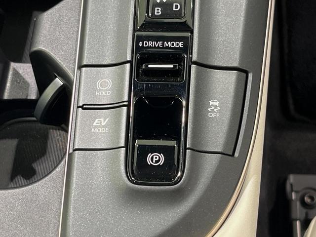 クラウンクロスオーバー Gアドバンスド・レザーパッケージ 4WD 12.3型ナビ 全周囲カメラ 衝突被害軽減装置 AC100V電源 レーダークルーズ 禁煙車 電動リアゲート 本革シート シートヒーター シートエアコン パワーシート ステアリングヒーター(22枚目)