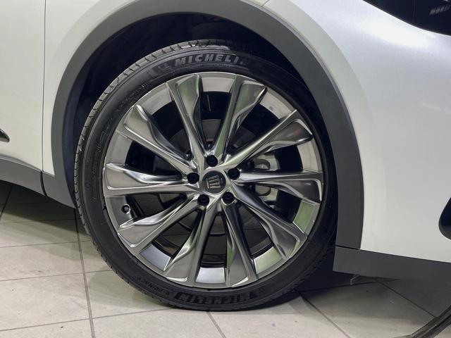 クラウンクロスオーバー Gアドバンスド・レザーパッケージ 4WD 12.3型ナビ 全周囲カメラ 衝突被害軽減装置 AC100V電源 レーダークルーズ 禁煙車 電動リアゲート 本革シート シートヒーター シートエアコン パワーシート ステアリングヒーター(70枚目)