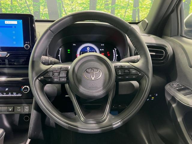 ヤリスクロス Ｚ　純正８型ナビ　全周囲カメラ　衝突軽減装置　ＥＴＣ　レーダークルーズ　前席シートヒーター　ＬＥＤヘッド　純正１８インチアルミ　ステアリングヒーター　オートマチックハイビーム　電動パーキングブレーキ（11枚目）