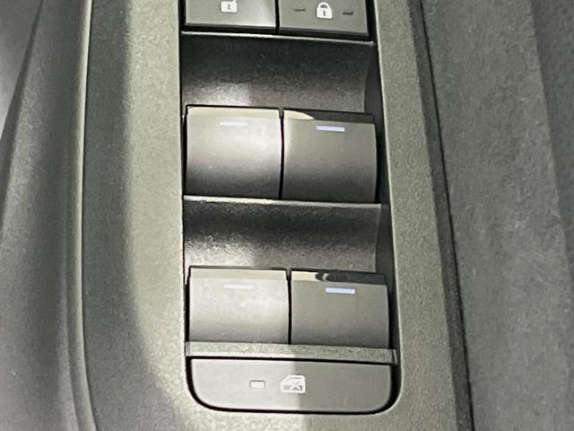 ヤリスクロス Ｚ　純正８型ナビ　全周囲カメラ　衝突軽減装置　ＥＴＣ　レーダークルーズ　前席シートヒーター　ＬＥＤヘッド　純正１８インチアルミ　ステアリングヒーター　オートマチックハイビーム　電動パーキングブレーキ（44枚目）