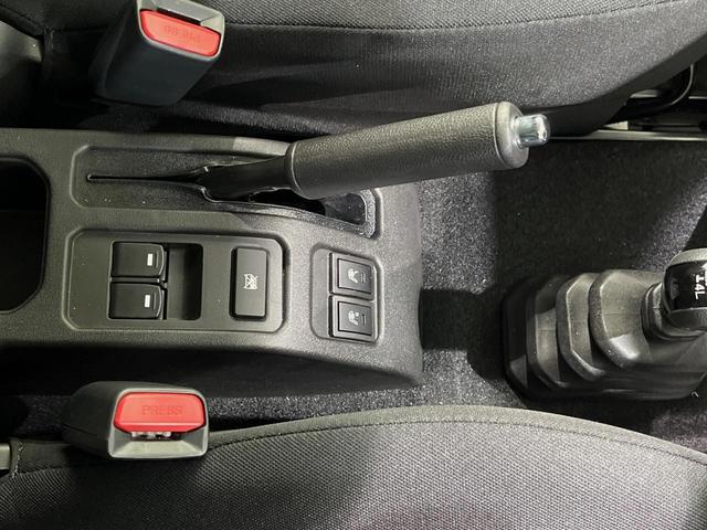 ジムニーノマド FC 衝突軽減装置 レーダークルーズ 禁煙車 コーナーセンサー スマートキー LEDヘッドライト ETC オートマチックハイビーム 車線逸脱警報 オートライト オートエアコン 純正15インチアルミホイル(23枚目)