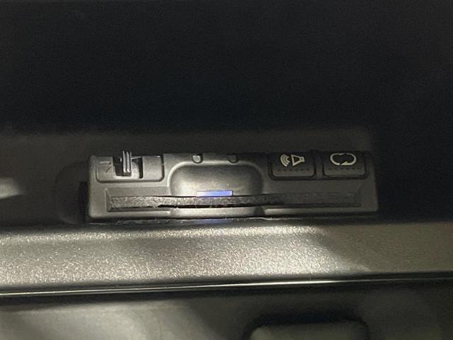 CR-Z α 6MT ガラスルーフ 純正ナビ バックカメラ 禁煙車 ドラレコ スマートキー HIDヘッドライト ETC クルーズコントロール オートライト オートエアコン 純正16インチアルミホイル 革巻きハンドル(7枚目)