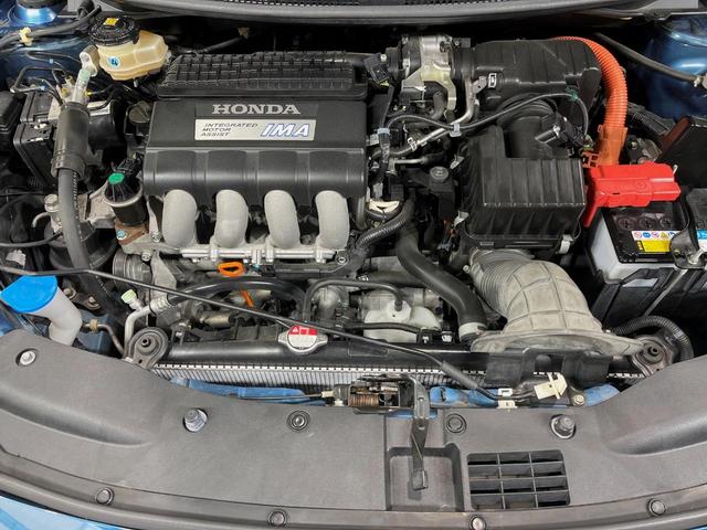 CR-Z α 6MT ガラスルーフ 純正ナビ バックカメラ 禁煙車 ドラレコ スマートキー HIDヘッドライト ETC クルーズコントロール オートライト オートエアコン 純正16インチアルミホイル 革巻きハンドル(18枚目)