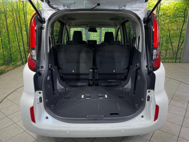 シエンタ ハイブリッドＸ　登録済未使用車　電動スライドドア　衝突軽減装置　レーダークルーズ　コーナーセンサー　スマートキー　ＬＥＤヘッドライト　７人乗り　オートマチックハイビーム　車線逸脱警報　オートライト　オートエアコン（10枚目）