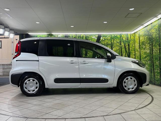 シエンタ ハイブリッドＸ　登録済未使用車　電動スライドドア　衝突軽減装置　レーダークルーズ　コーナーセンサー　スマートキー　ＬＥＤヘッドライト　７人乗り　オートマチックハイビーム　車線逸脱警報　オートライト　オートエアコン（52枚目）