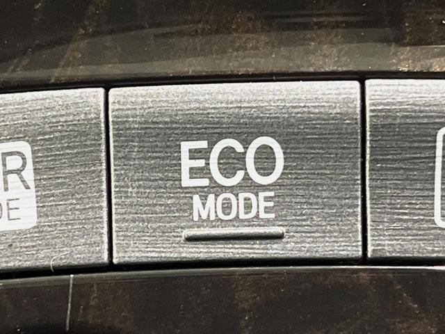 プリウス Ｇツーリングセレクションレザーパッケージ　純正８型ナビ　バックカメラ　衝突軽減装置　レーダークルーズ　禁煙車　革シート　運転席パワーシート　前席シートヒーター　スマートキー　ＬＥＤヘッド　ＥＴＣ　オートライト　オートエアコン　盗難防止装置（32枚目）