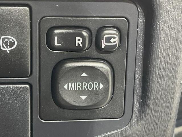 プリウス Ｇツーリングセレクションレザーパッケージ　純正８型ナビ　バックカメラ　衝突軽減装置　レーダークルーズ　禁煙車　革シート　運転席パワーシート　前席シートヒーター　スマートキー　ＬＥＤヘッド　ＥＴＣ　オートライト　オートエアコン　盗難防止装置（36枚目）