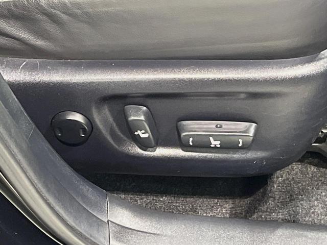 プリウス Ｇツーリングセレクションレザーパッケージ　純正８型ナビ　バックカメラ　衝突軽減装置　レーダークルーズ　禁煙車　革シート　運転席パワーシート　前席シートヒーター　スマートキー　ＬＥＤヘッド　ＥＴＣ　オートライト　オートエアコン　盗難防止装置（44枚目）