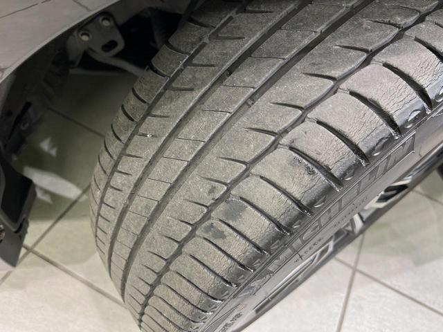 プリウス Ｇツーリングセレクションレザーパッケージ　純正８型ナビ　バックカメラ　衝突軽減装置　レーダークルーズ　禁煙車　革シート　運転席パワーシート　前席シートヒーター　スマートキー　ＬＥＤヘッド　ＥＴＣ　オートライト　オートエアコン　盗難防止装置（59枚目）