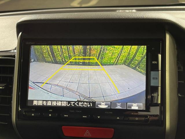 【バックカメラ】駐車時に後方がリアルタイム映像で確認できます。大型商業施設や立体駐車場での駐車時や、夜間のバック時に大活躍！運転スキルに関わらず、今や必須となった装備のひとつです！