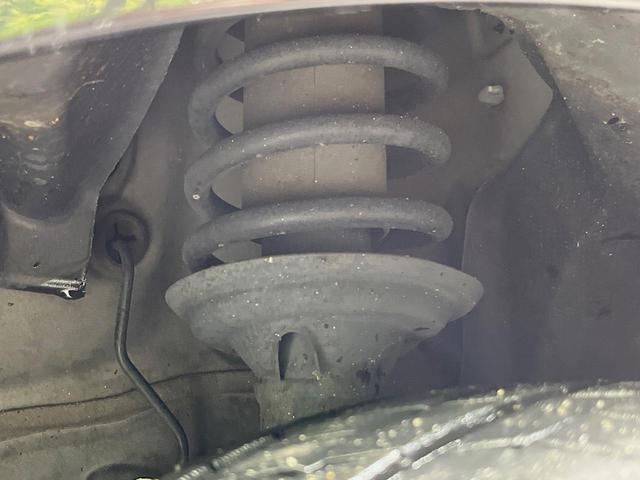 お車を安心してお乗りいただく為には、足回りの定期点検が欠かせません。サービスサポート（有償保証）では無料点検もご提供しており、安心のカーライフをお過ごしいただけるサポート体制が整っています。