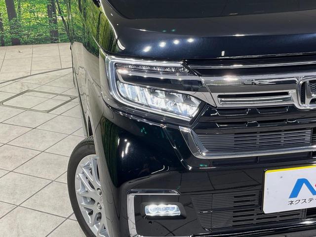 【ＬＥＤヘッドライト】悪天候や夜間走行時も良好な視界を確保し安心して運転できる高輝度ＬＥＤヘッドライトを装備！点灯速度が早く、消費電力も抑えられています。