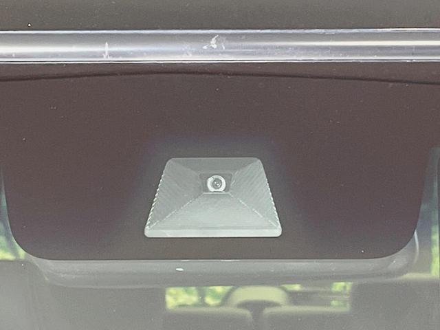 【ホンダセンシング】走行中に前方の車両等を認識し、衝突しそうな時は警報とブレーキで衝突回避と被害軽減をアシスト。より安全にドライブをお楽しみいただけます。