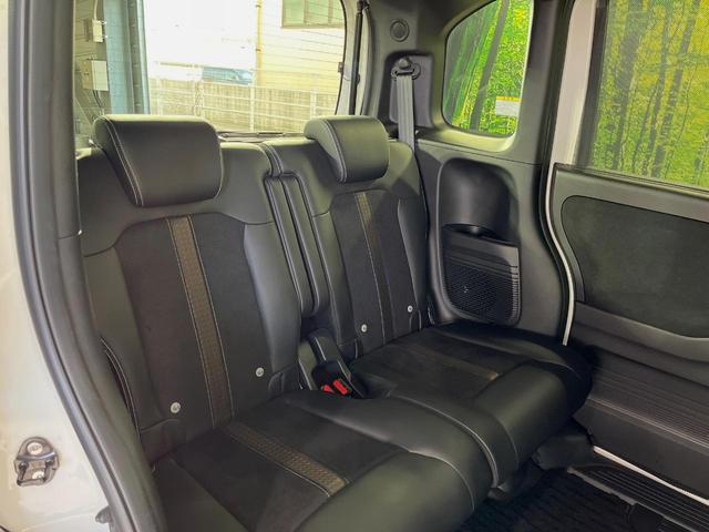 後部座席も気になるようなキズ・汚れやへたり等、大きなダメージはなく、良好な状態です。