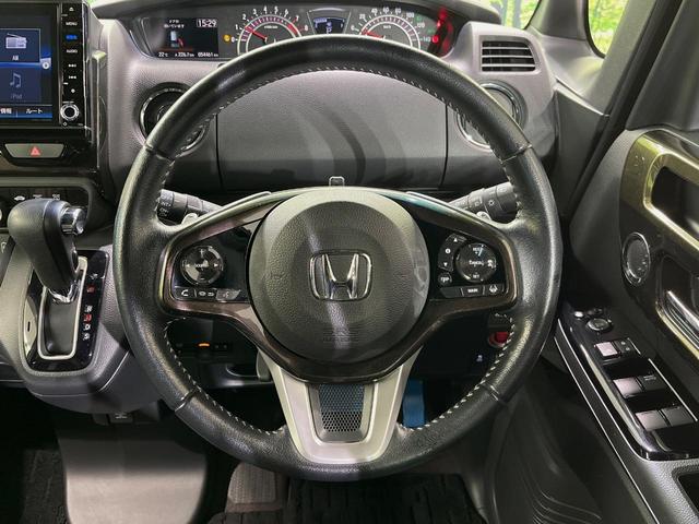 【純正革巻きステアリング】上質な革を使用することで、手にしっかり馴染みとても運転しやすいハンドルです♪