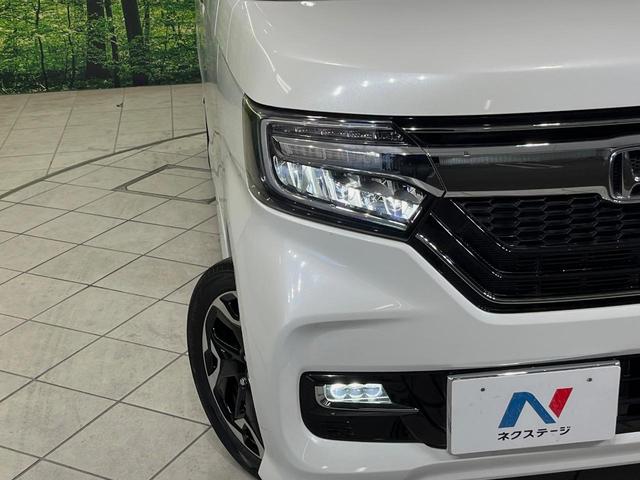 【ＬＥＤヘッドライト】悪天候や夜間走行時も良好な視界を確保し安心して運転できる高輝度ＬＥＤヘッドライトを装備！点灯速度が早く、消費電力も抑えられています。