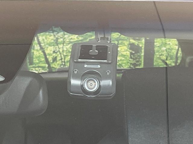 フィット e:HEVホーム 純正9型ナビ バックカメラ 衝突軽減装置 レーダークルーズ 禁煙車 ハーフレザーシート 前後ドラレコ コーナーセンサー スマートキー LEDヘッドライト ETC オートハイビーム 革巻きハンドル(6枚目)