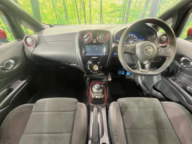 ノート e-パワーニスモ 純正ナビ 全周囲カメラ 衝突軽減装置 レーダークルーズ 禁煙車 ドラレコ コーナーセンサー スマートキー LEDヘッドライト ETC オートハイビーム 車線逸脱警報 オートライト 革巻きハンドル(2枚目)