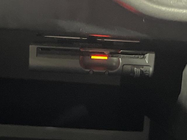 ノート e-パワーニスモ 純正ナビ 全周囲カメラ 衝突軽減装置 レーダークルーズ 禁煙車 ドラレコ コーナーセンサー スマートキー LEDヘッドライト ETC オートハイビーム 車線逸脱警報 オートライト 革巻きハンドル(7枚目)