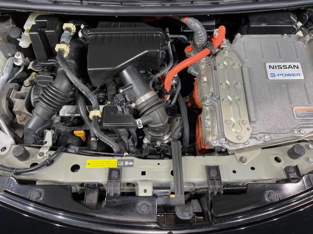 ノート e-パワーニスモ 純正ナビ 全周囲カメラ 衝突軽減装置 レーダークルーズ 禁煙車 ドラレコ コーナーセンサー スマートキー LEDヘッドライト ETC オートハイビーム 車線逸脱警報 オートライト 革巻きハンドル(17枚目)