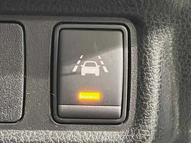 ノート e-パワーニスモ 純正ナビ 全周囲カメラ 衝突軽減装置 レーダークルーズ 禁煙車 ドラレコ コーナーセンサー スマートキー LEDヘッドライト ETC オートハイビーム 車線逸脱警報 オートライト 革巻きハンドル(32枚目)