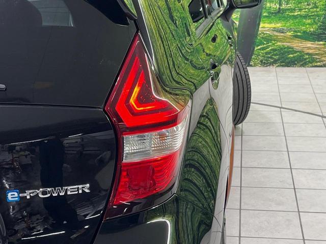 ノート e-パワーニスモ 純正ナビ 全周囲カメラ 衝突軽減装置 レーダークルーズ 禁煙車 ドラレコ コーナーセンサー スマートキー LEDヘッドライト ETC オートハイビーム 車線逸脱警報 オートライト 革巻きハンドル(52枚目)