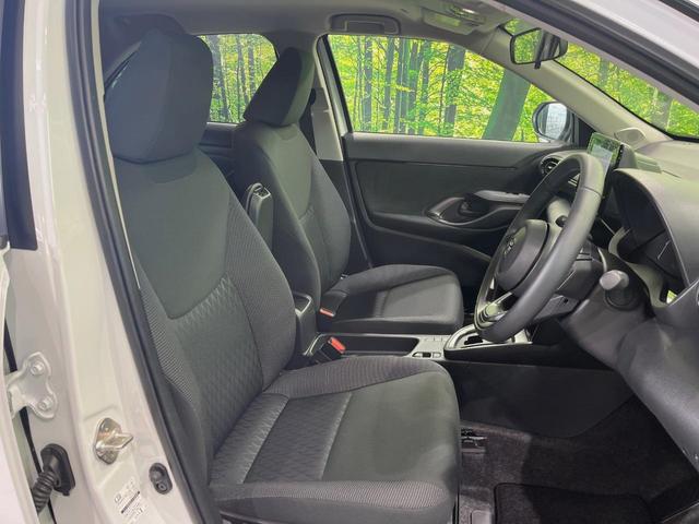 ヤリスクロス G メーカー8型ナビ バックカメラ 衝突軽減装置 レーダークルーズ 禁煙車 2トーンカラー ドラレコ コーナーセンサー スマートキー ETC オートマチックハイビーム 車線逸脱警報 オートライト フルセグ(8枚目)