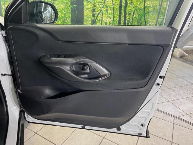 ヤリスクロス G メーカー8型ナビ バックカメラ 衝突軽減装置 レーダークルーズ 禁煙車 2トーンカラー ドラレコ コーナーセンサー スマートキー ETC オートマチックハイビーム 車線逸脱警報 オートライト フルセグ(42枚目)