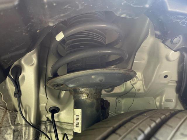 アクア L SDナビ 禁煙車 ドラレコ ETC オートエアコン Bluetooth CD/DVD再生 パワーウィンドウ バニティミラー キーレス 電動格納ミラー ドアバイザー 横滑り防止装置 プライバシーガラス(20枚目)