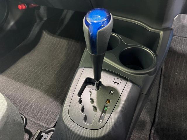 アクア L SDナビ 禁煙車 ドラレコ ETC オートエアコン Bluetooth CD/DVD再生 パワーウィンドウ バニティミラー キーレス 電動格納ミラー ドアバイザー 横滑り防止装置 プライバシーガラス(21枚目)