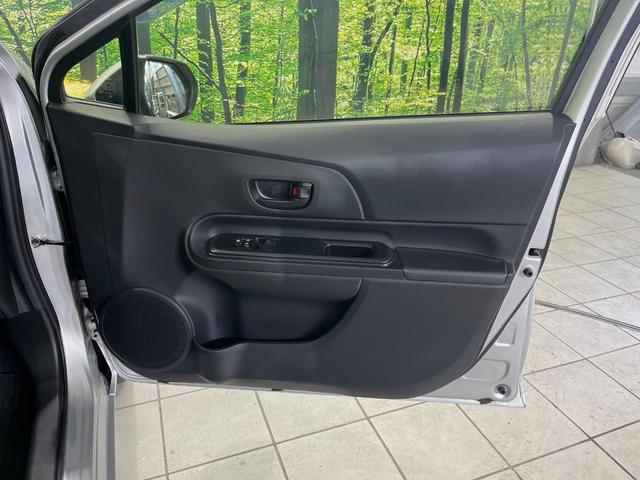 アクア L SDナビ 禁煙車 ドラレコ ETC オートエアコン Bluetooth CD/DVD再生 パワーウィンドウ バニティミラー キーレス 電動格納ミラー ドアバイザー 横滑り防止装置 プライバシーガラス(35枚目)