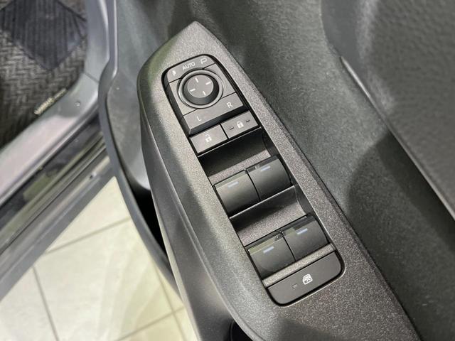 ヤリスクロス Z メーカー8型ナビ 全周囲カメラ 衝突軽減装置 レーダークルーズ 禁煙車 ハーフレザーシート 前席シートヒーター パワーシート 前後ドラレコ コーナーセンサー スマートキー ブラインドスポットモニター(44枚目)