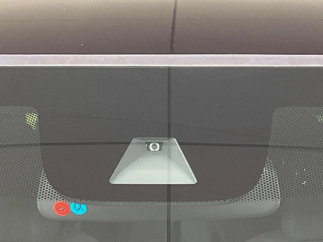 �y�z���_�Z���V���O�z���s���ɑO���̎ԗ�����F�����A�Փ˂������Ȏ��͌x��ƃu���[�L�ŏՓˉ���Ɣ�Q�y�����A�V�X�g�B�����S�Ƀh���C�u�����y���݂��������܂��B