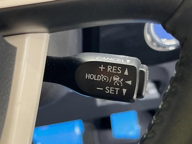 プリウス Aプレミアム ツーリングセレクション 純正9型ナビ バックカメラ 衝突軽減装置 100V電源 レーダークルーズ 禁煙車 革シート パワーシート シートヒーター ドラレコ コーナーセンサー スマートキー ブラインドスポットモニター ETC(6枚目)