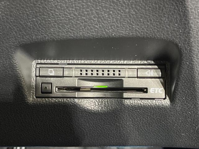 プリウス Aプレミアム ツーリングセレクション 純正9型ナビ バックカメラ 衝突軽減装置 100V電源 レーダークルーズ 禁煙車 革シート パワーシート シートヒーター ドラレコ コーナーセンサー スマートキー ブラインドスポットモニター ETC(25枚目)