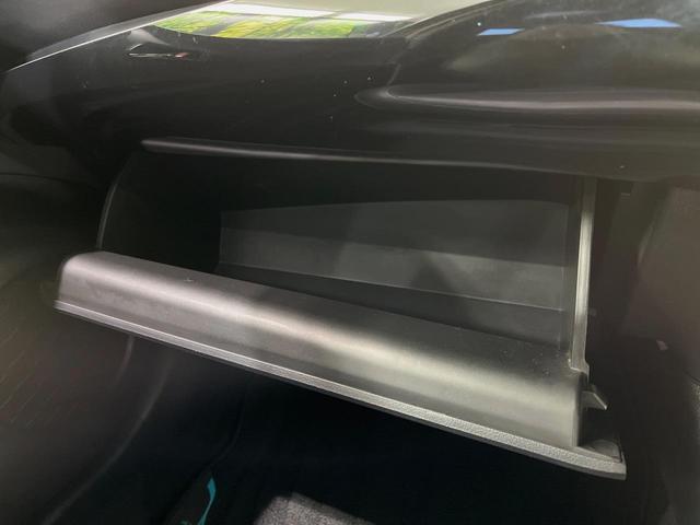 プリウス Aプレミアム ツーリングセレクション 純正9型ナビ バックカメラ 衝突軽減装置 100V電源 レーダークルーズ 禁煙車 革シート パワーシート シートヒーター ドラレコ コーナーセンサー スマートキー ブラインドスポットモニター ETC(40枚目)