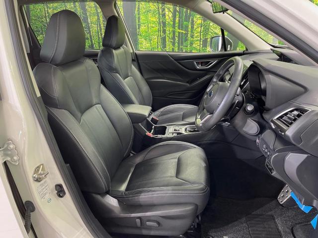 【黒革シート】上質な本革を使用し、高級感あふれる黒革シート。常に体に触れる部分だから、座り心地の良さにはこだわりたいですね♪汚れの付着や劣化を抑制する内装コーティング施工もおススメですよ♪