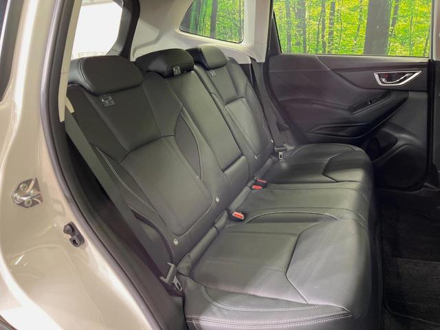 後部座席も気になるようなキズ・汚れやへたり等、大きなダメージはなく、良好な状態です。