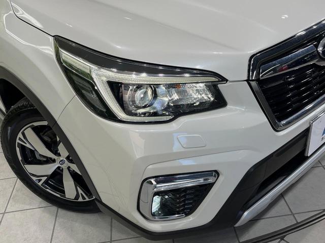 【ＬＥＤヘッドライト】悪天候や夜間走行時も良好な視界を確保し安心して運転できる高輝度ＬＥＤヘッドライトを装備！点灯速度が早く、消費電力も抑えられています。