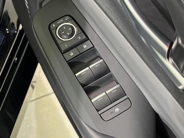 プリウス Z 12型ディスプレイオーディオ 全周囲カメラ 衝突軽減装置 デジタルインナーミラー パワーバックドア レーダークルーズ シートヒーター ステアリングヒーター パーキングアシスト 電動パーキング 禁煙車(41枚目)