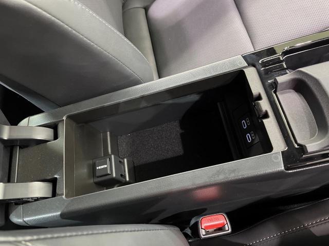 プリウス Z 12型ディスプレイオーディオ 全周囲カメラ 衝突軽減装置 デジタルインナーミラー パワーバックドア レーダークルーズ シートヒーター ステアリングヒーター パーキングアシスト 電動パーキング 禁煙車(43枚目)