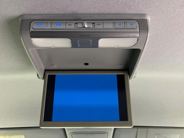 【フリップダウンモニター】大画面モニターで後席でもエンタメをお楽しみいただけます。小さなお子様にも大人気の装備です♪