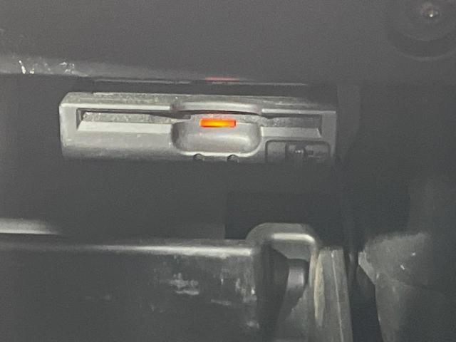 エクストレイル ２０Ｘ　エマージェンシーブレーキパッケージ　ＳＤナビ　バックカメラ　衝突軽減装置　ドラレコ　ＥＴＣ　ＬＥＤヘッド　純正１７インチアルミ　革巻きステアリング　ステアリングスイッチ　スマートキー　シートヒーター　ダウンヒルアシスト　禁煙車（7枚目）