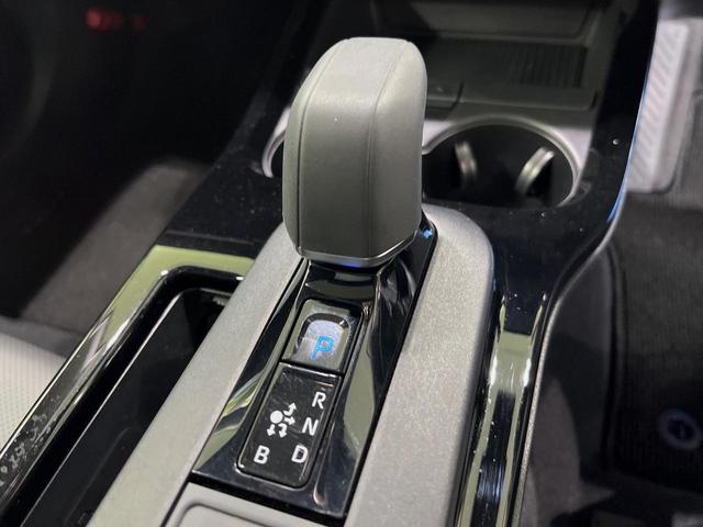 プリウス Z パノラマルーフ 純正12型ナビ 全周囲カメラ 衝突軽減装置 パワーバックドア LEDヘッド レーダークルーズ 純正19インチアルミ 前席シートエアコン 100V電源 ステアリングヒーター 禁煙車(21枚目)