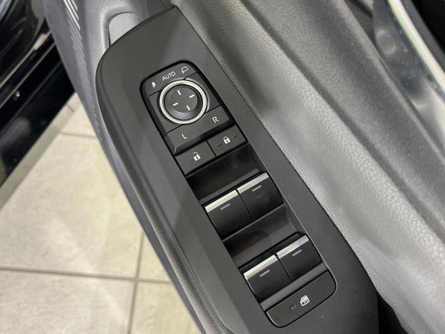 プリウス Z パノラマルーフ 純正12型ナビ 全周囲カメラ 衝突軽減装置 パワーバックドア LEDヘッド レーダークルーズ 純正19インチアルミ 前席シートエアコン 100V電源 ステアリングヒーター 禁煙車(41枚目)